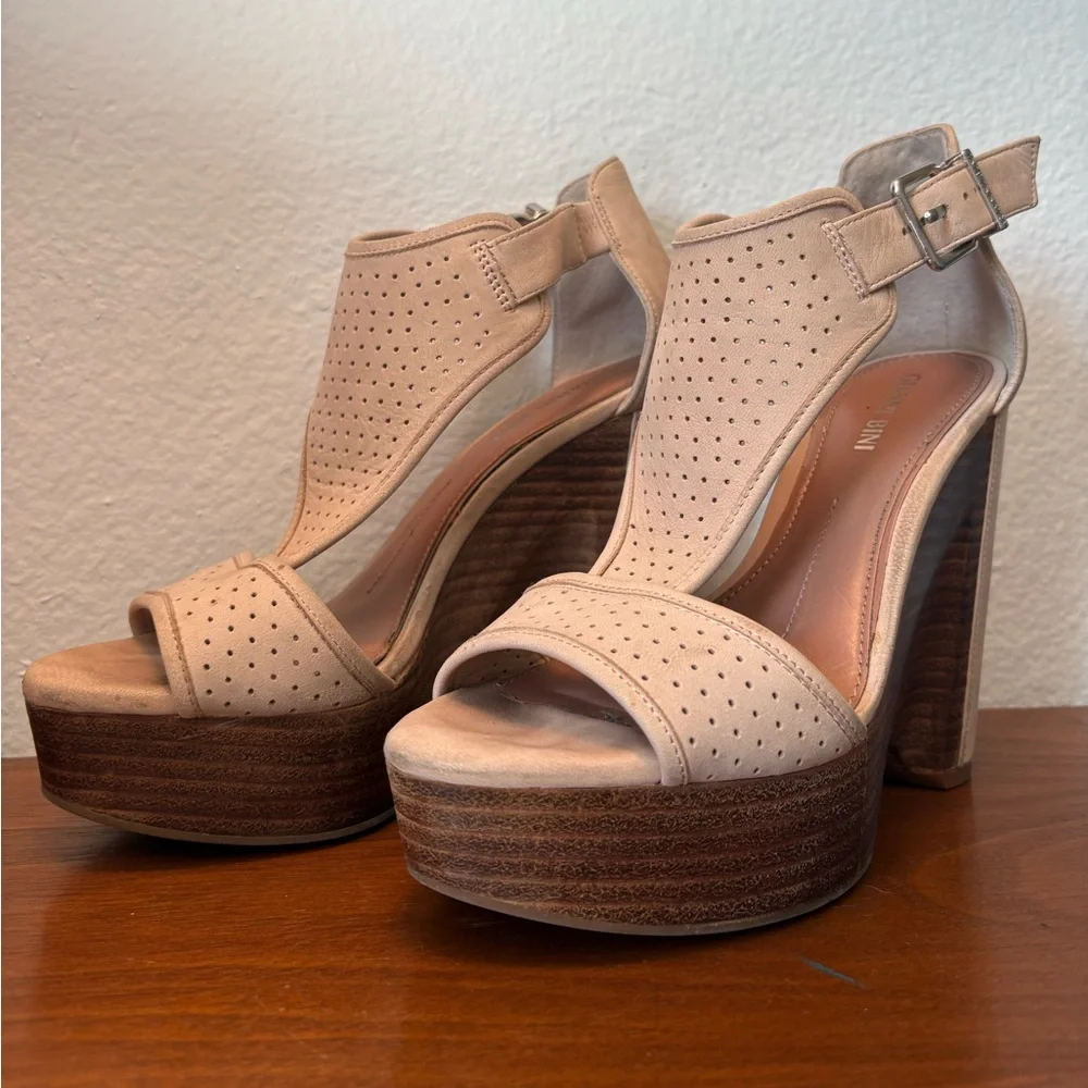 Gianni Bini perforated wedge sandals - Picture 3 of 7